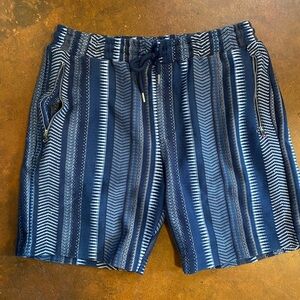 Reiss Navy and White Patterned Shorts M